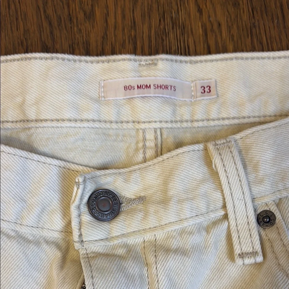 Levi’s women’s 80s mom shorts size 33